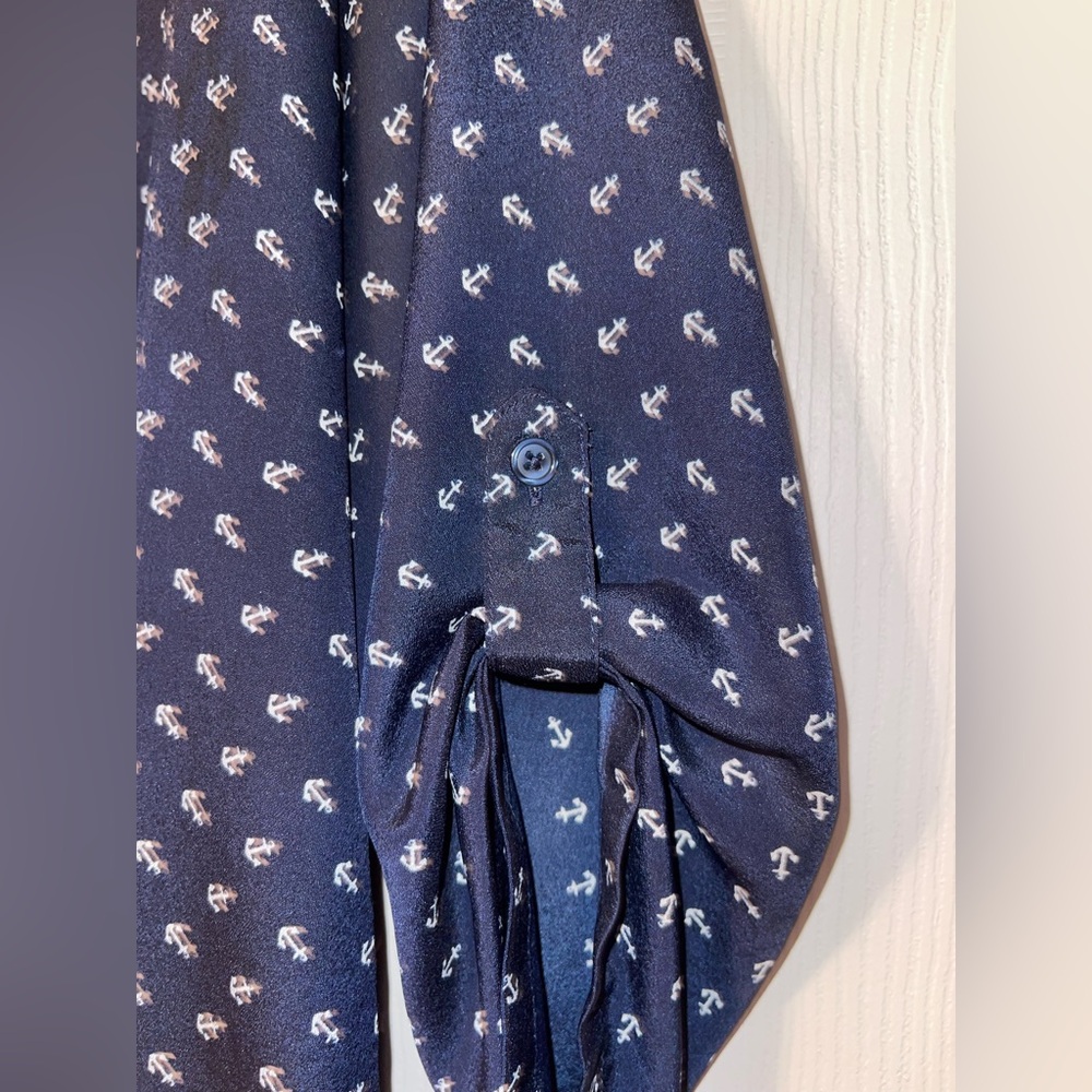 Women’s large Old Navy Blue top w/ small white anchors.3/4 convertible sleeves - Picture 4 of 9